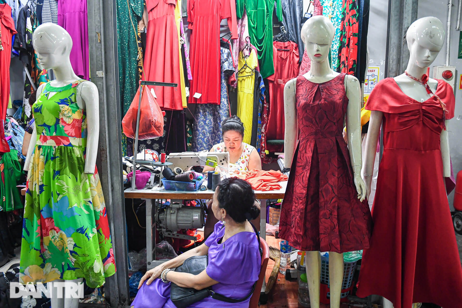 Chợ mơ bán gì