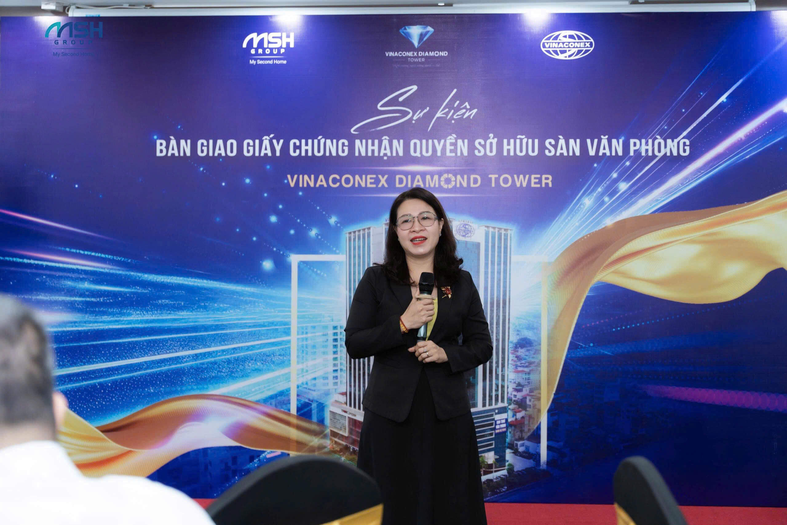 Bàn giao sổ đỏ Vinaconex Diamond Tower