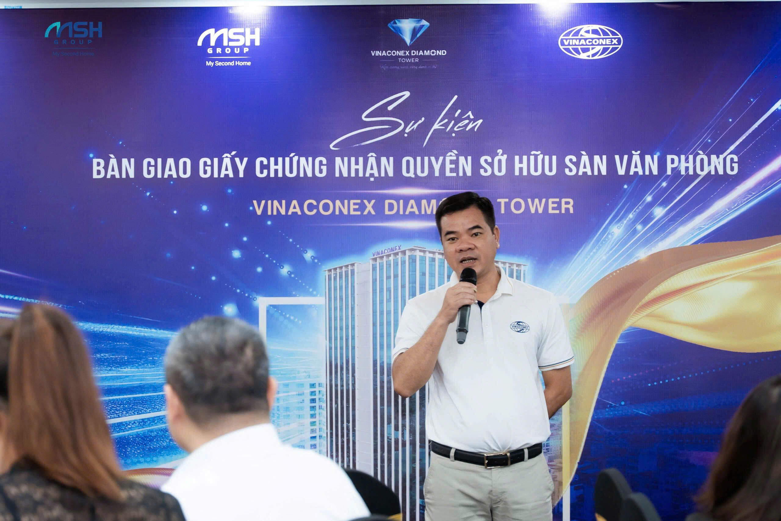 Bàn giao sổ đỏ Vinaconex Diamond Tower