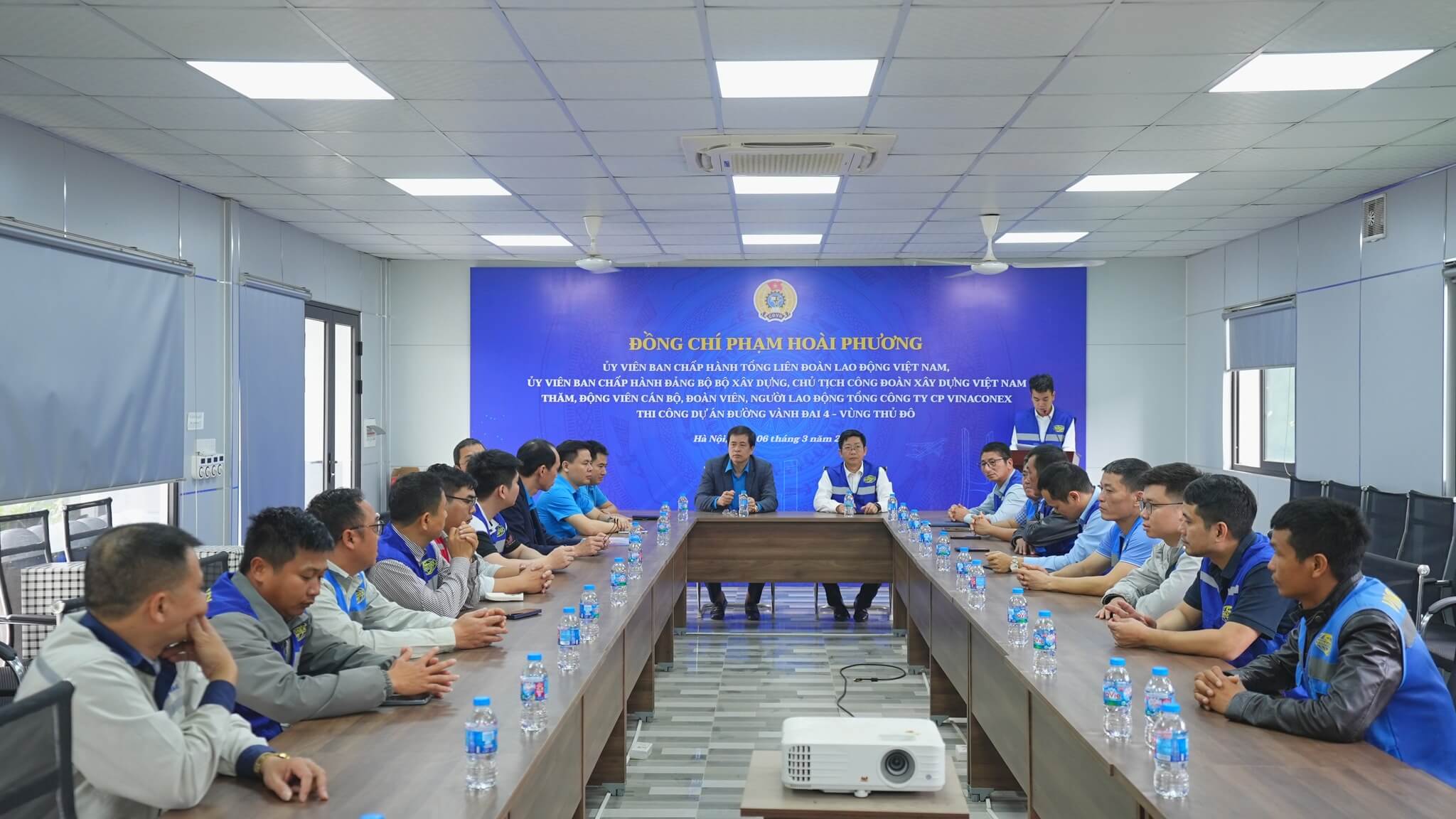 ĐC Phạm Hoài Phương thăm cán bộ nhân viên Vinaconex