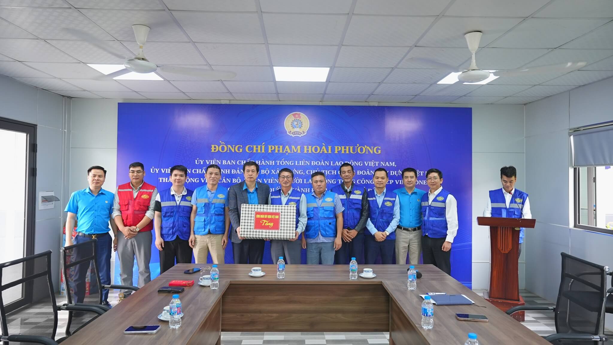 ĐC Phạm Hoài Phương thăm cán bộ nhân viên Vinaconex