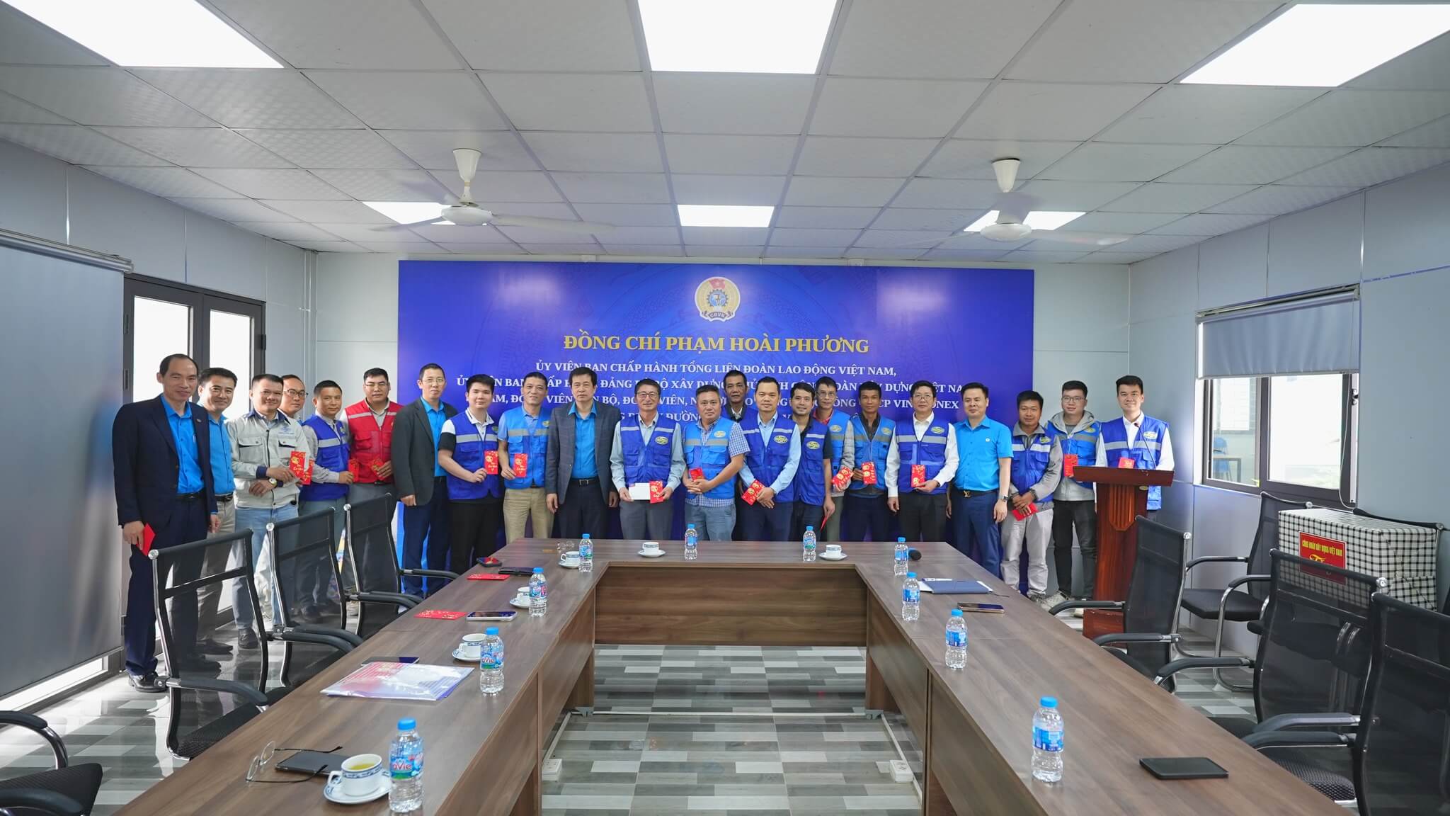 ĐC Phạm Hoài Phương thăm cán bộ nhân viên Vinaconex