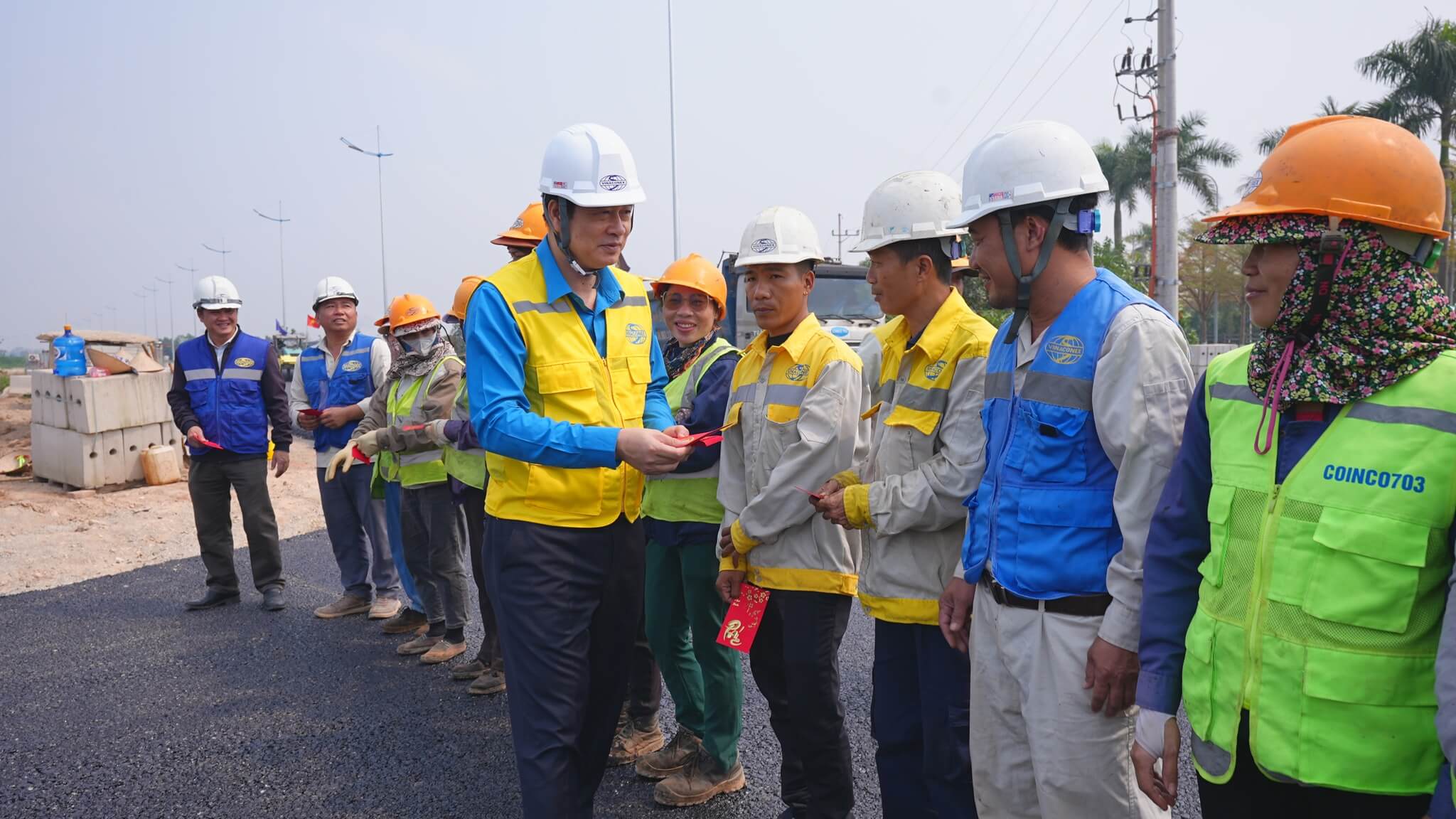 ĐC Phạm Hoài Phương thăm cán bộ nhân viên Vinaconex