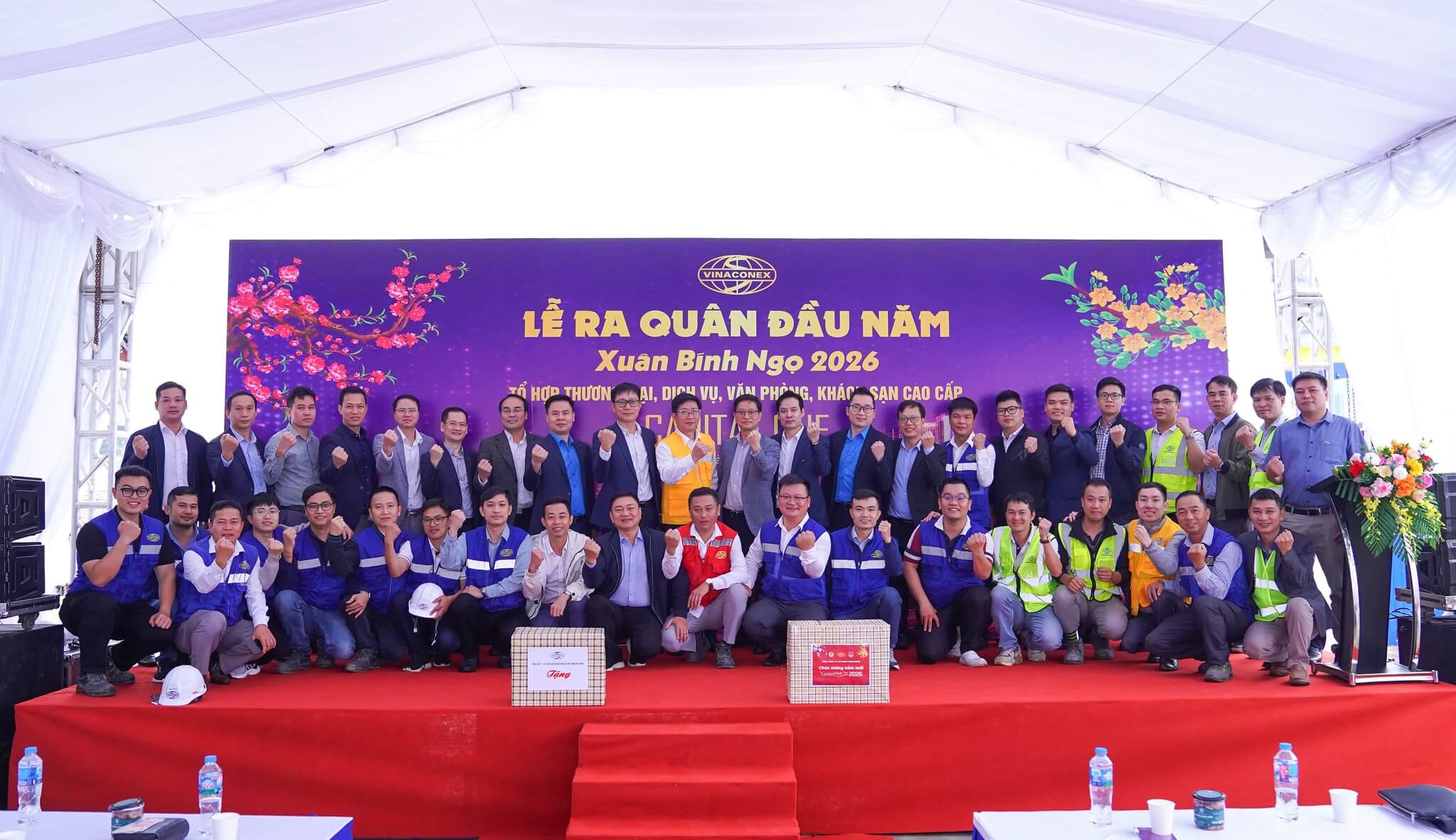 Vinaconex khai xuân