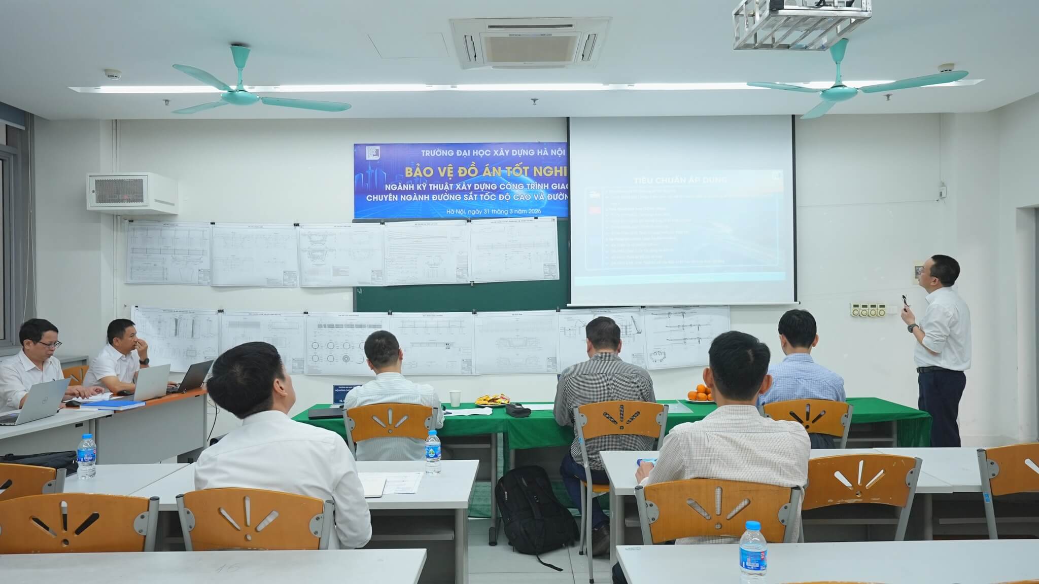 Ảnh tại buổi bảo vệ